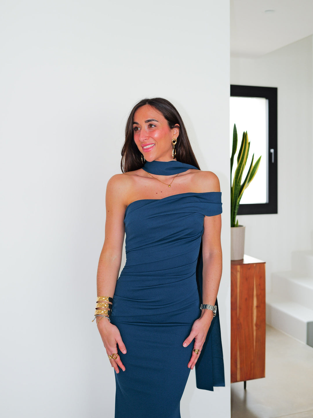Robe Léa — asymétrique, fronces, choker, pétrole