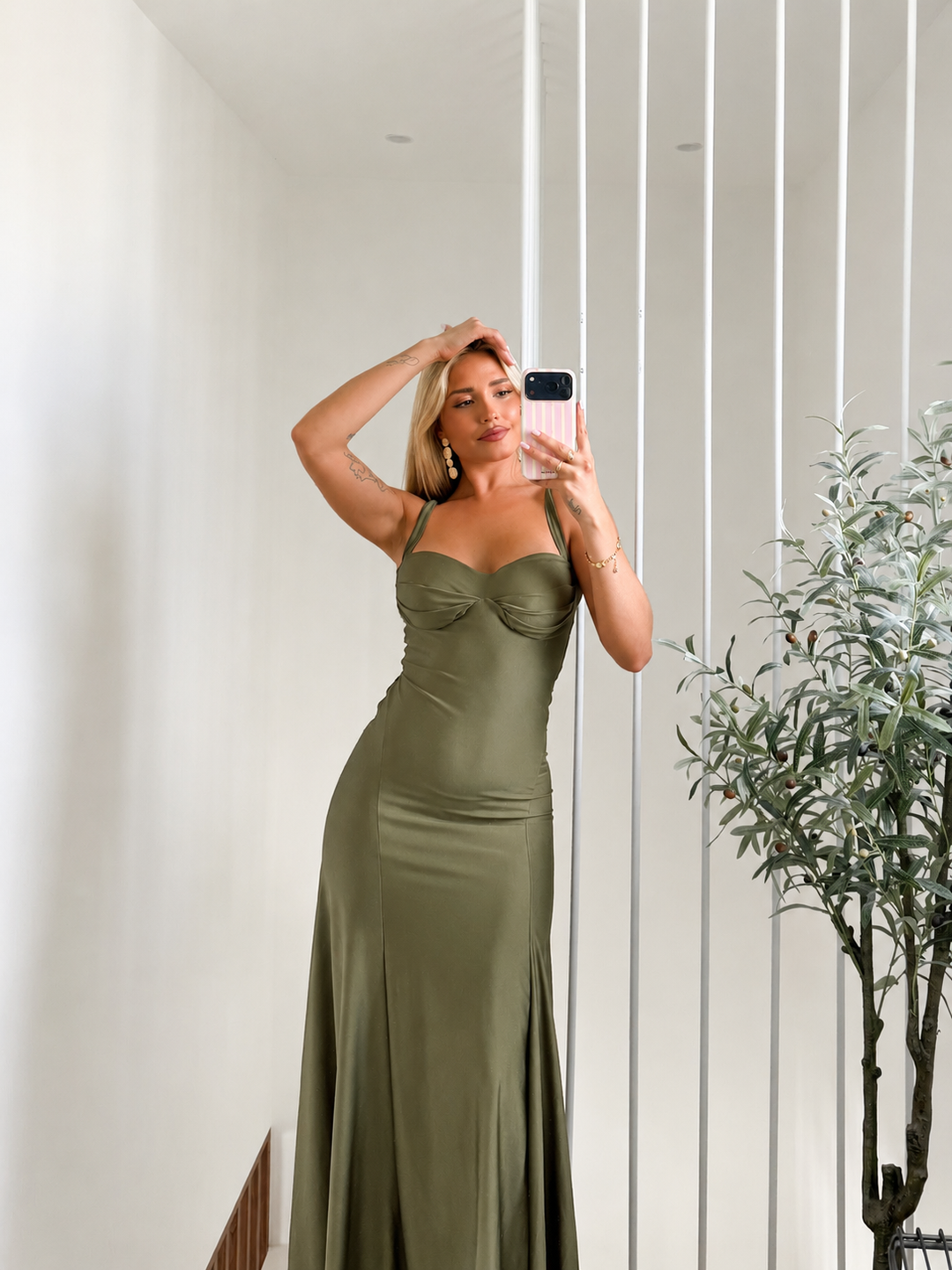 Robe Lilas — cœur, bretelles croisées, fronces, olive