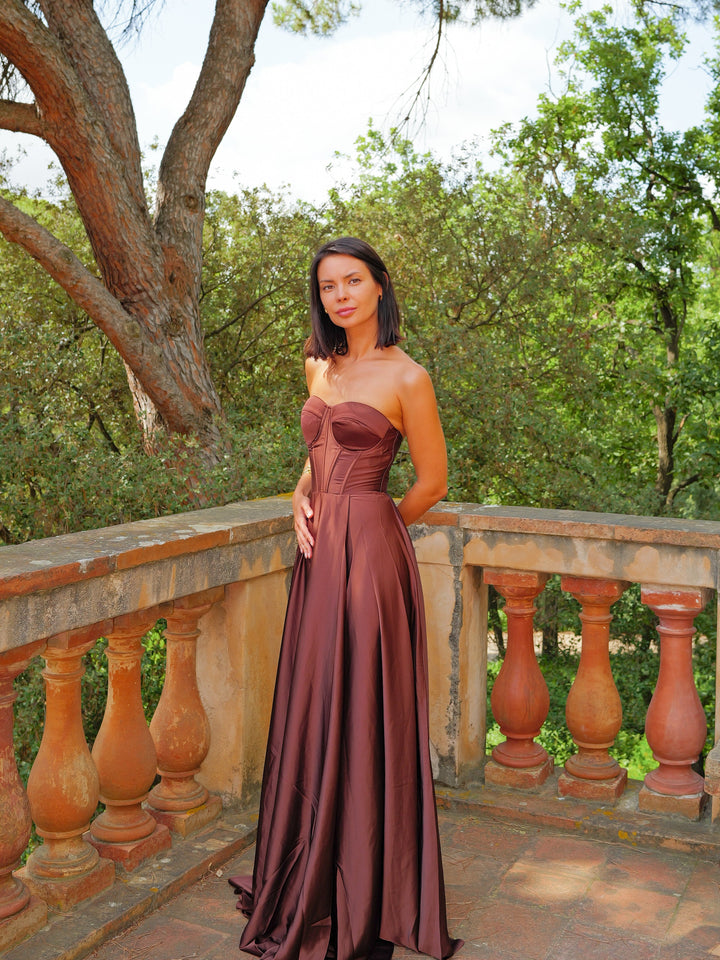 Robe Céleste — princesse, corsé laceré, satin, chocolat