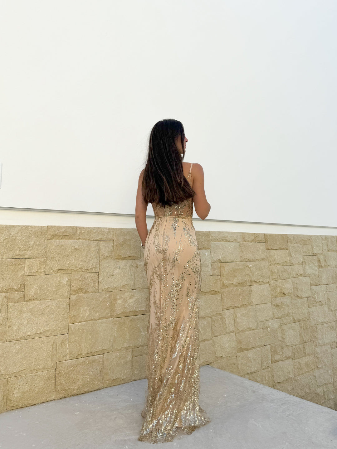 Robe Doriane — sirène, corsé strass dorés, col V