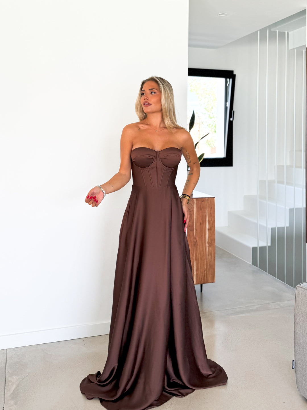 Robe Céleste — princesse, corsé laceré, satin, chocolat