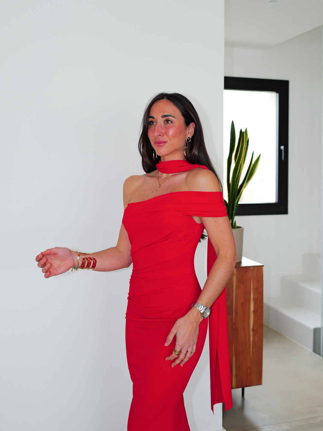 Robe Cerise — asymétrique, fronces, choker, rouge
