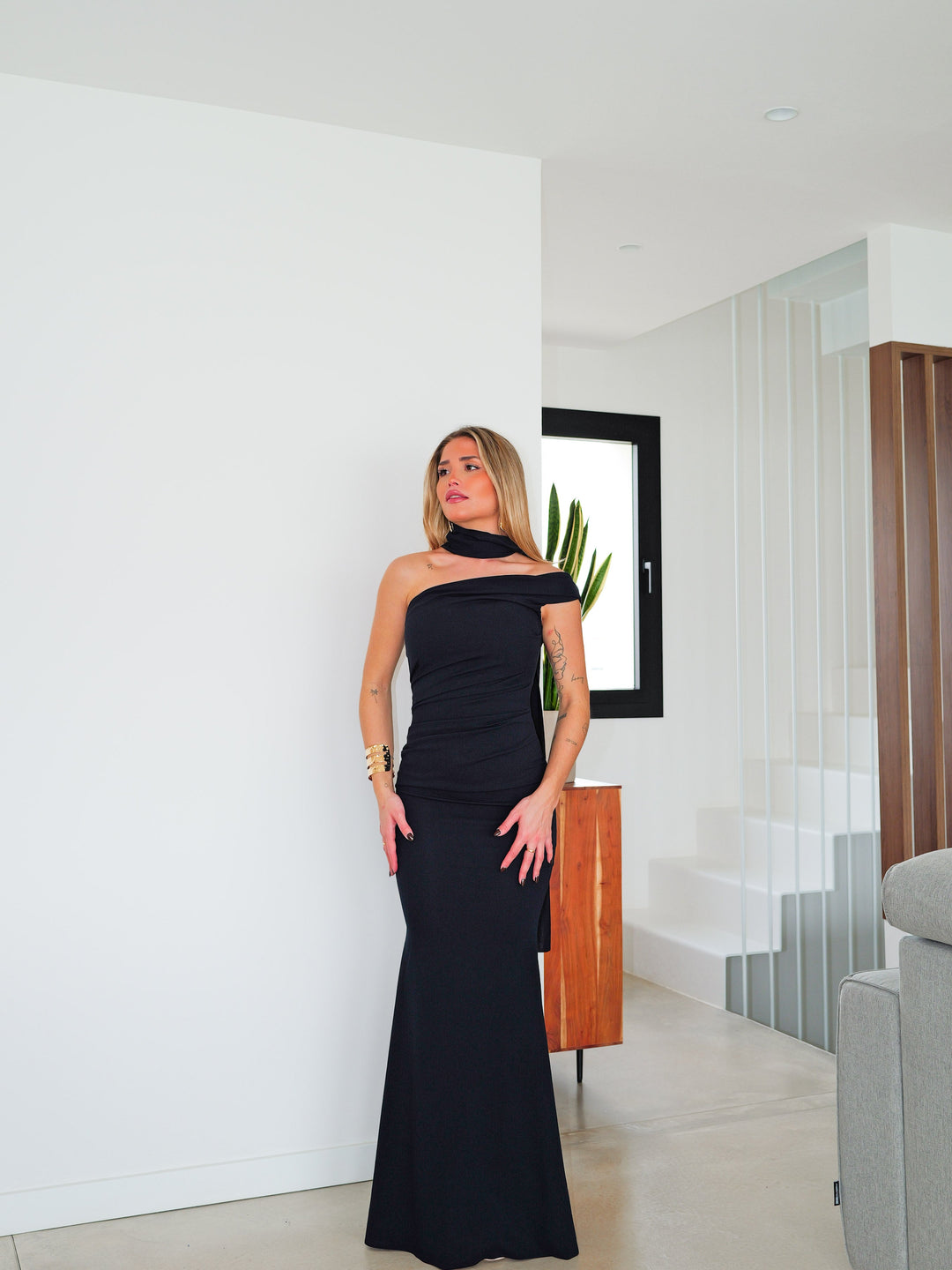 Robe Constance — asymétrique, fronces, choker, marine