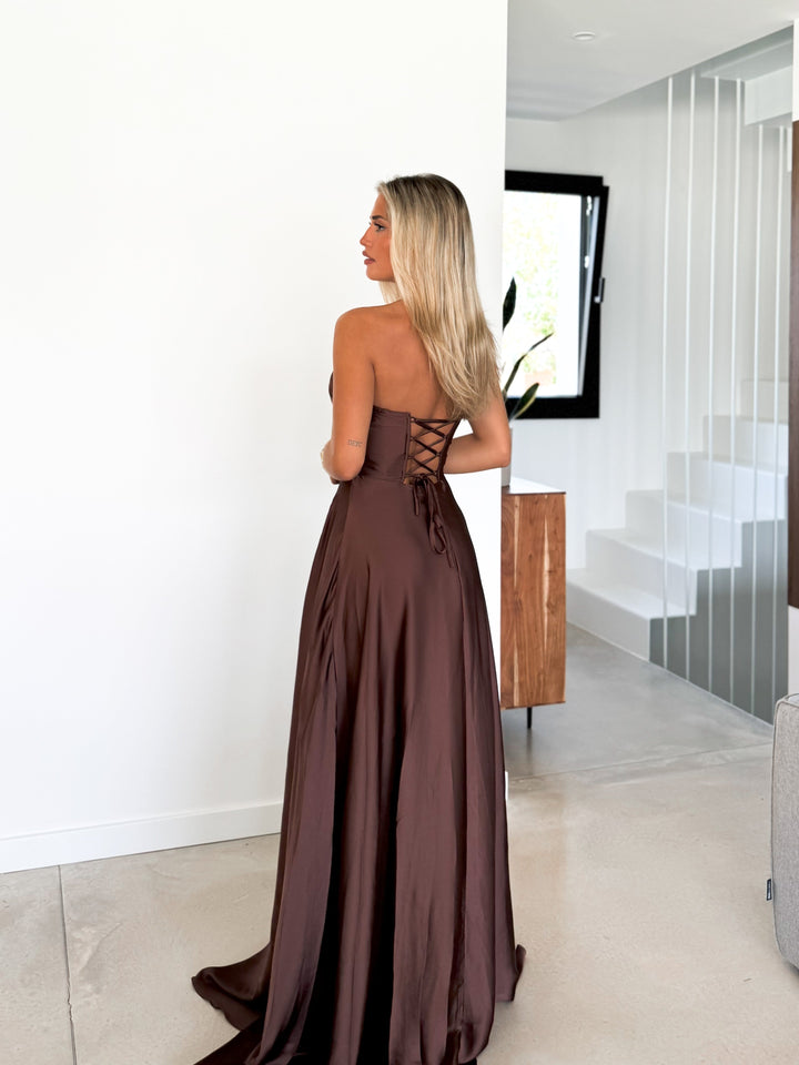 Robe Céleste — princesse, corsé laceré, satin, chocolat