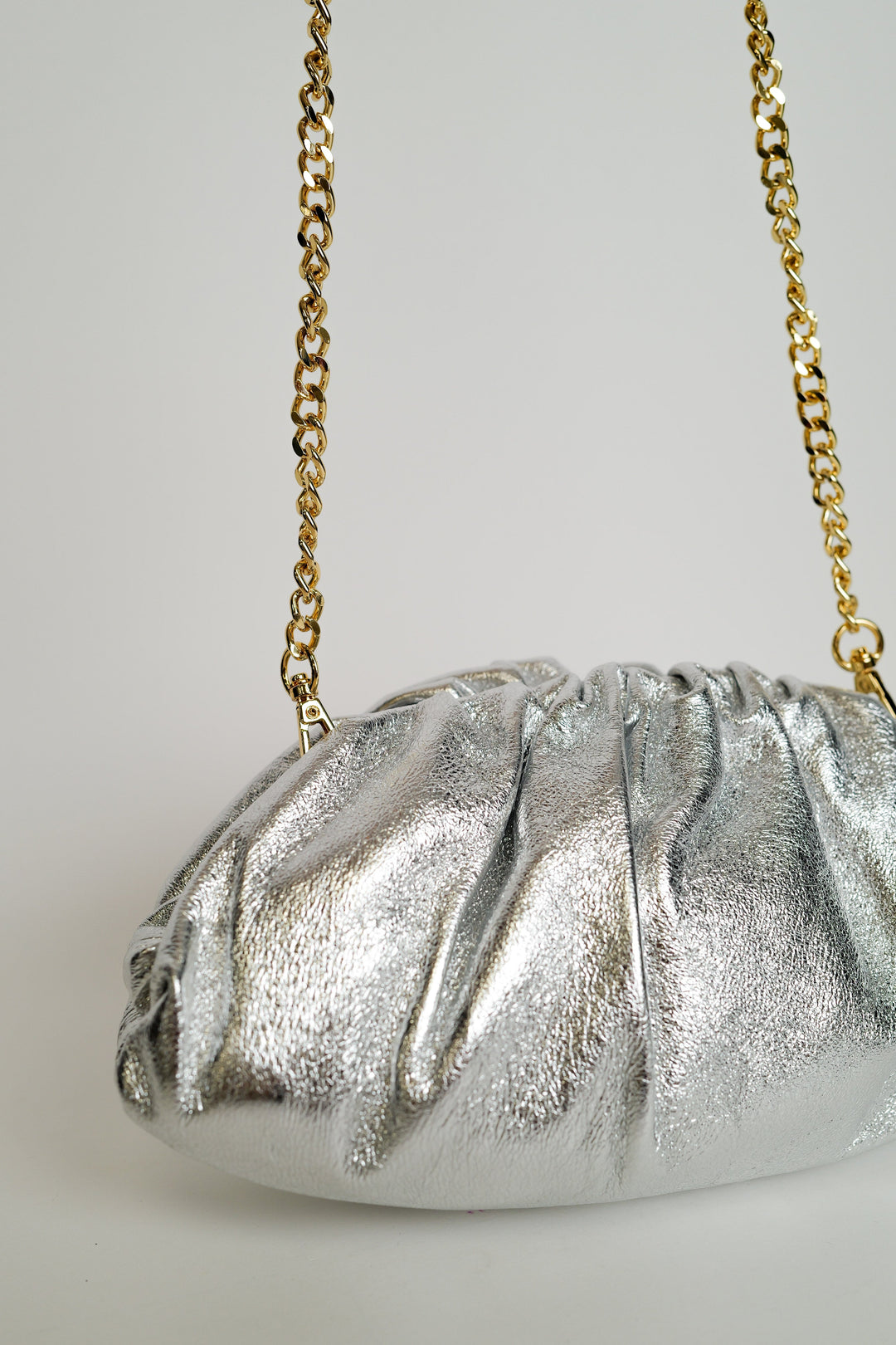 Pochette Alix — effet cuir, chaîne dorée, argenté