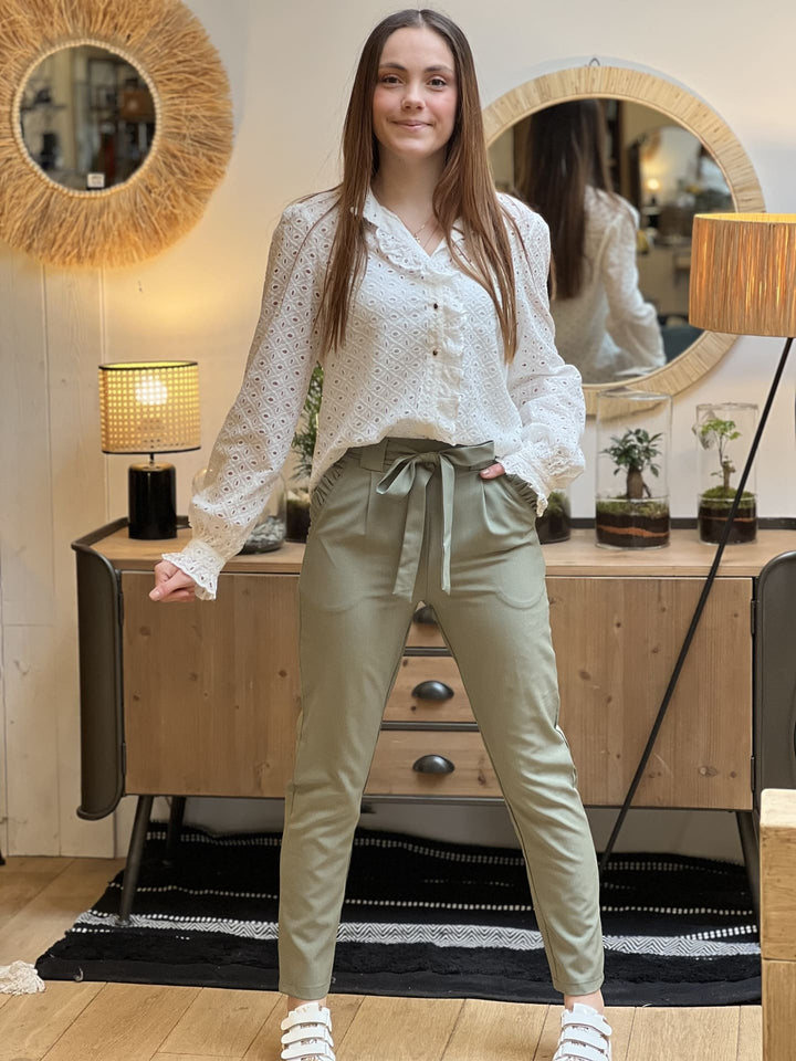 Pantalon Zélie — coupe droite, taille haute, ceinture à nouer
