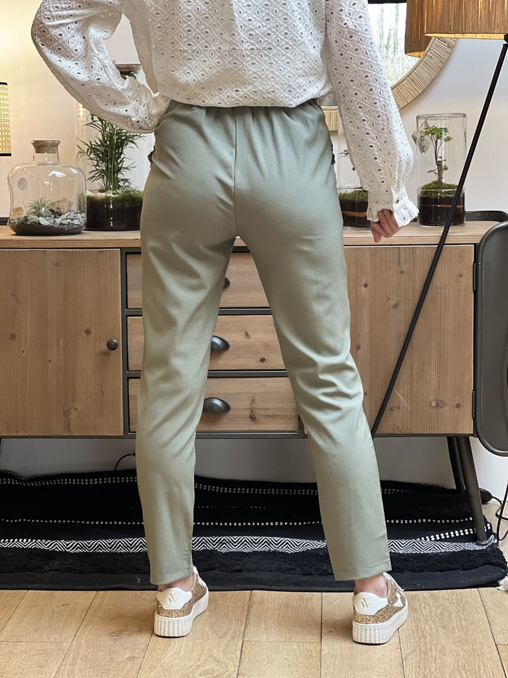 Pantalon Zélie — coupe droite, taille haute, ceinture à nouer