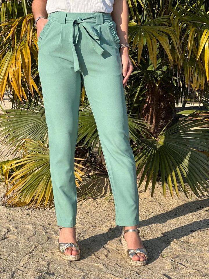 Pantalon Zélie — coupe droite, taille haute, ceinture à nouer
