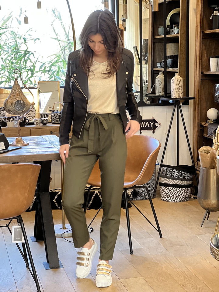 Pantalon Zélie — coupe droite, taille haute, ceinture à nouer