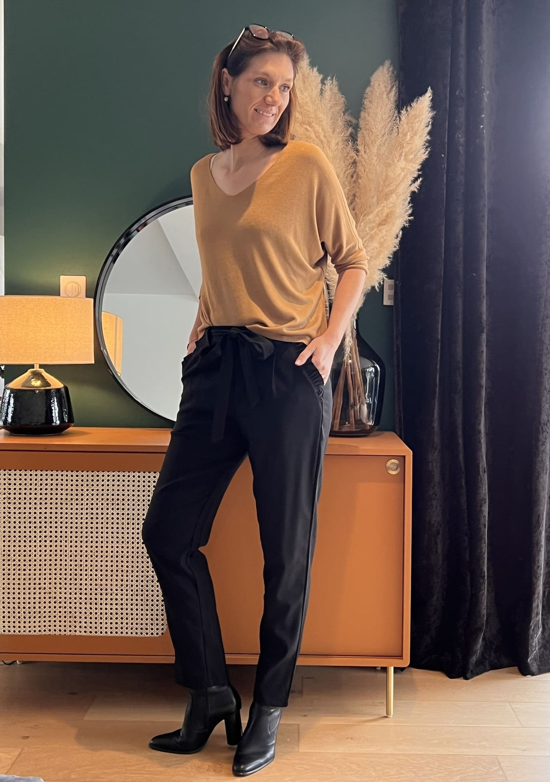 Pantalon Zélie — coupe droite, taille haute, ceinture à nouer