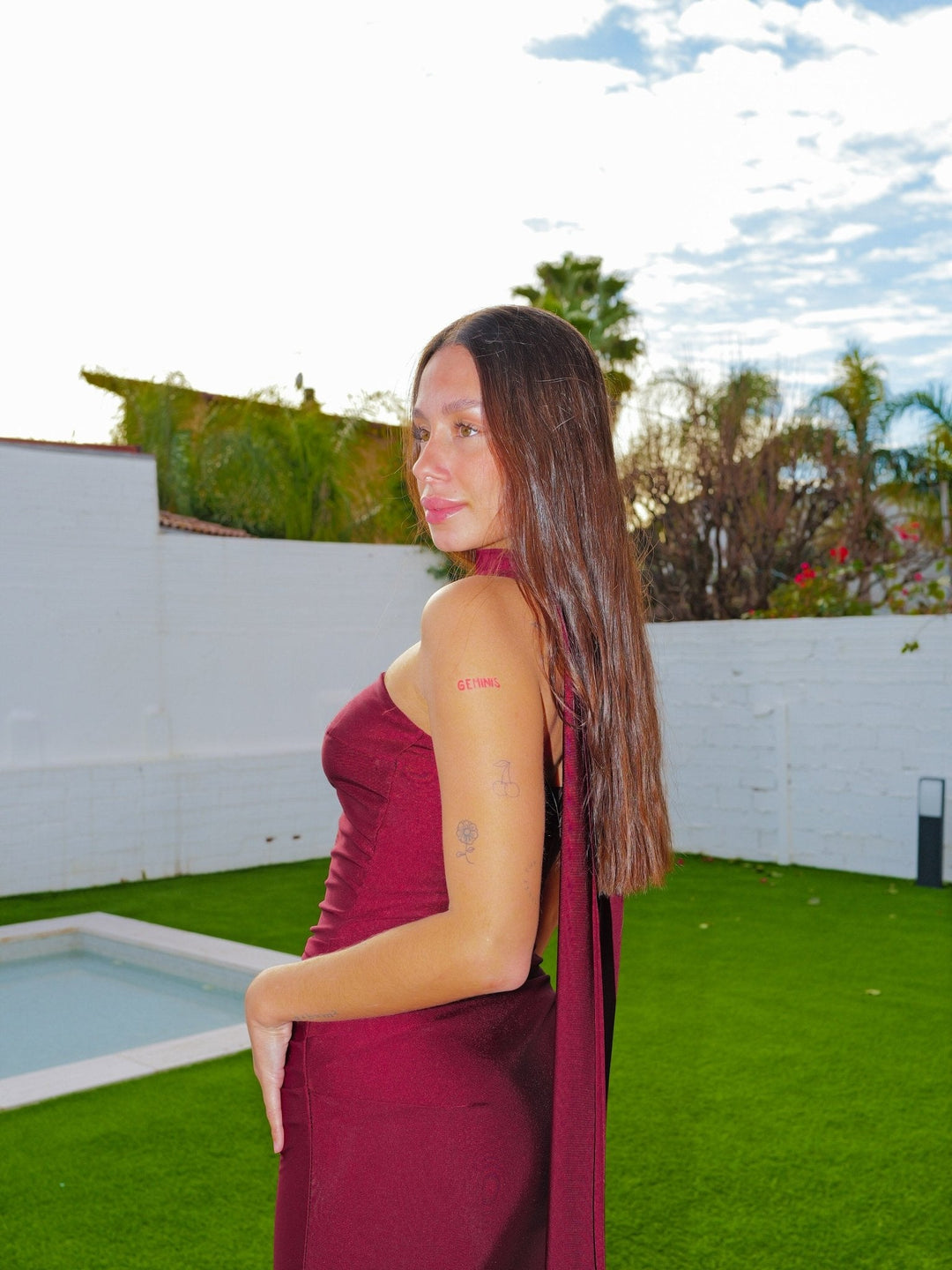 Robe Joséphine — bustier fronce, choker, bordeaux